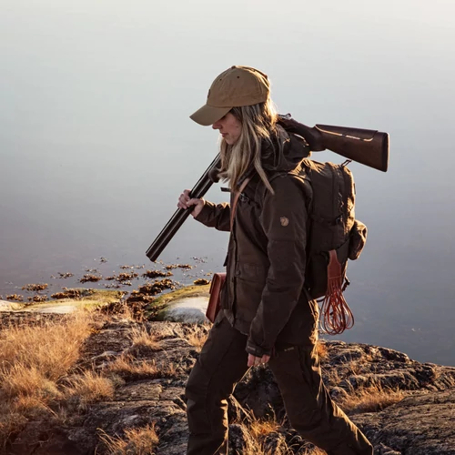 FJÄLLRÄVEN Játékszíj bőr aggaték